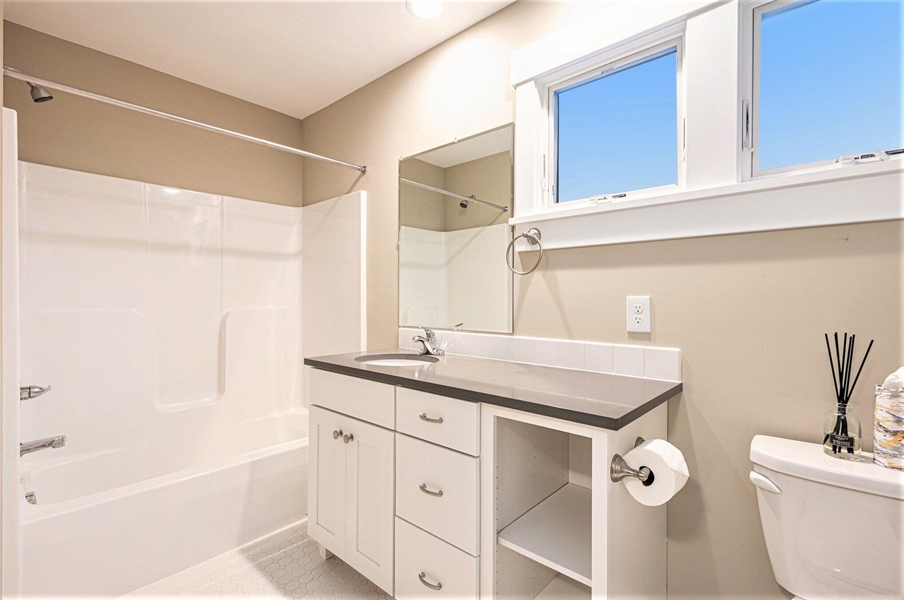 920 West Savidge Street, Unit 2 Spring Lake, MI 49456 - Photo 20 of 37