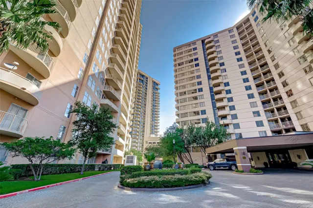 $2,200 | 3525 Sage Road, Unit 1703, Houston, TX 77056