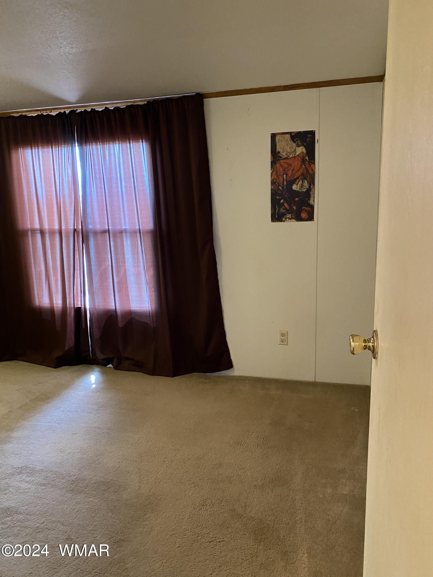 5149 Pj Ranch Road Snowflake, AZ 85937 - Photo 34 of 44 an empty room with windows