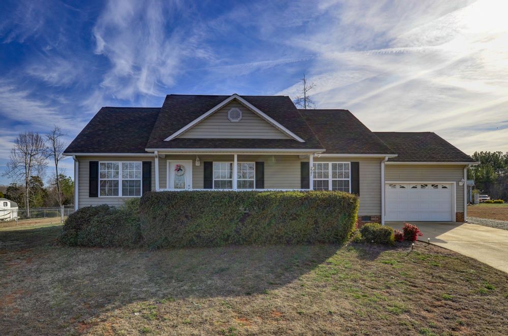 227 Summer Winds Lane Inman, SC 29349 - Photo 1 of 25 Gallery Image 1