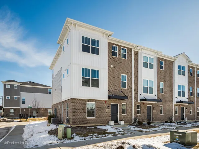 $525,000 | 1080 Bogart Street, Des Plaines, IL 60018