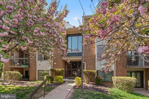 $2,100 | 6 Mullingar Court, Unit 202, Lutherville-Timonium, MD 21093