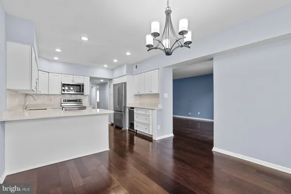 $2,100 | 6 Mullingar Court, Unit 202, Lutherville-Timonium, MD 21093