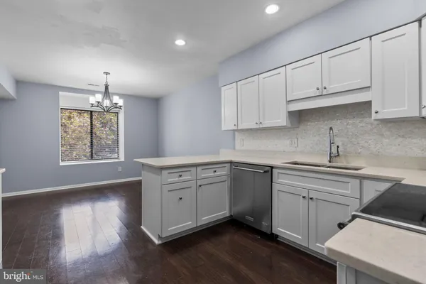 $2,100 | 6 Mullingar Court, Unit 202, Lutherville-Timonium, MD 21093