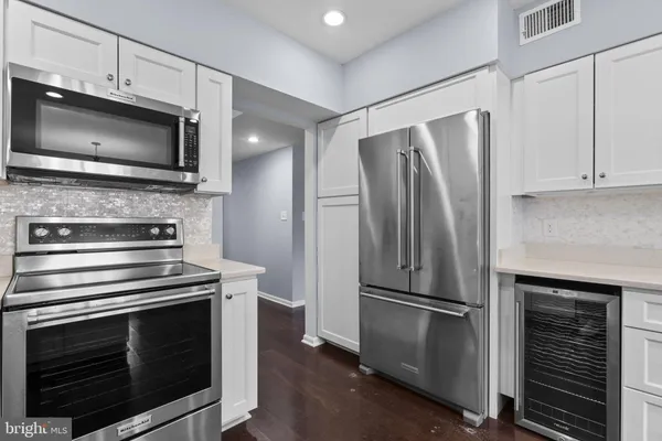 $2,100 | 6 Mullingar Court, Unit 202, Lutherville-Timonium, MD 21093