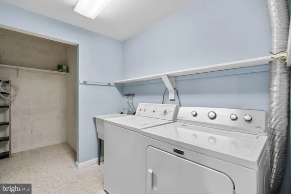 $2,100 | 6 Mullingar Court, Unit 202, Lutherville-Timonium, MD 21093