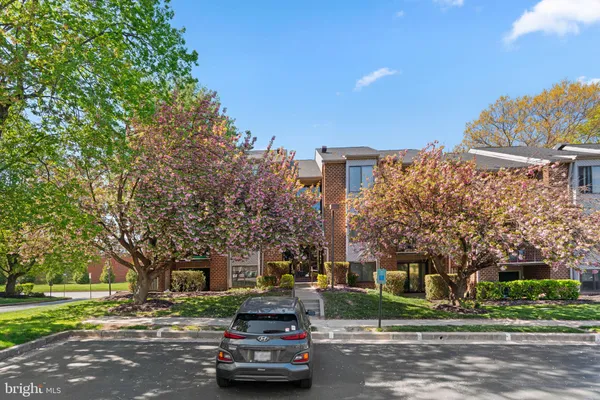 $2,100 | 6 Mullingar Court, Unit 202, Lutherville-Timonium, MD 21093