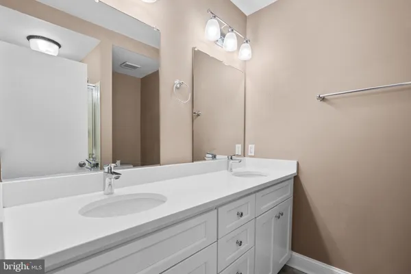 $2,100 | 6 Mullingar Court, Unit 202, Lutherville-Timonium, MD 21093