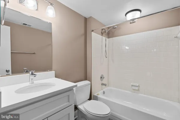 $2,100 | 6 Mullingar Court, Unit 202, Lutherville-Timonium, MD 21093