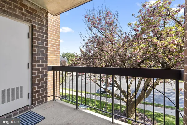 $2,100 | 6 Mullingar Court, Unit 202, Lutherville-Timonium, MD 21093