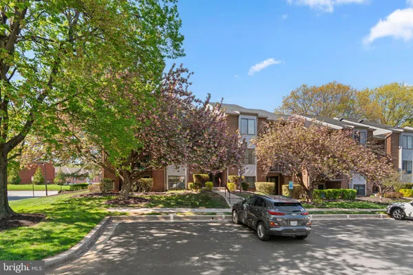 $2,100 | 6 Mullingar Court, Unit 202, Lutherville-Timonium, MD 21093