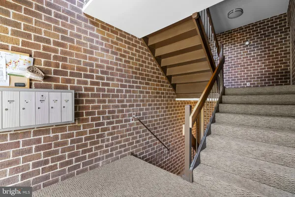 $2,100 | 6 Mullingar Court, Unit 202, Lutherville-Timonium, MD 21093