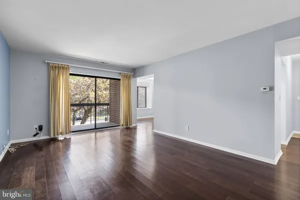 $2,100 | 6 Mullingar Court, Unit 202, Lutherville-Timonium, MD 21093