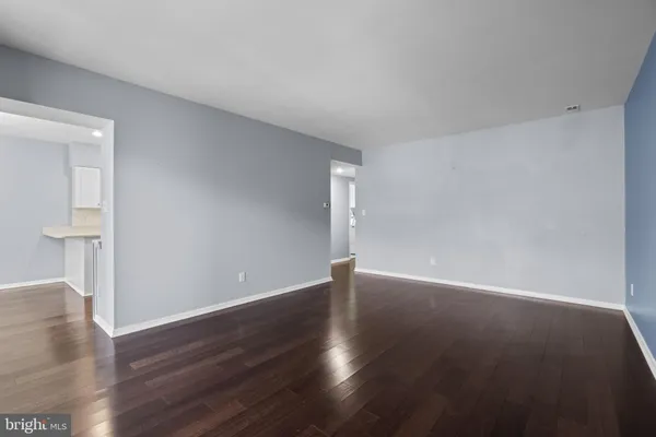 $2,100 | 6 Mullingar Court, Unit 202, Lutherville-Timonium, MD 21093