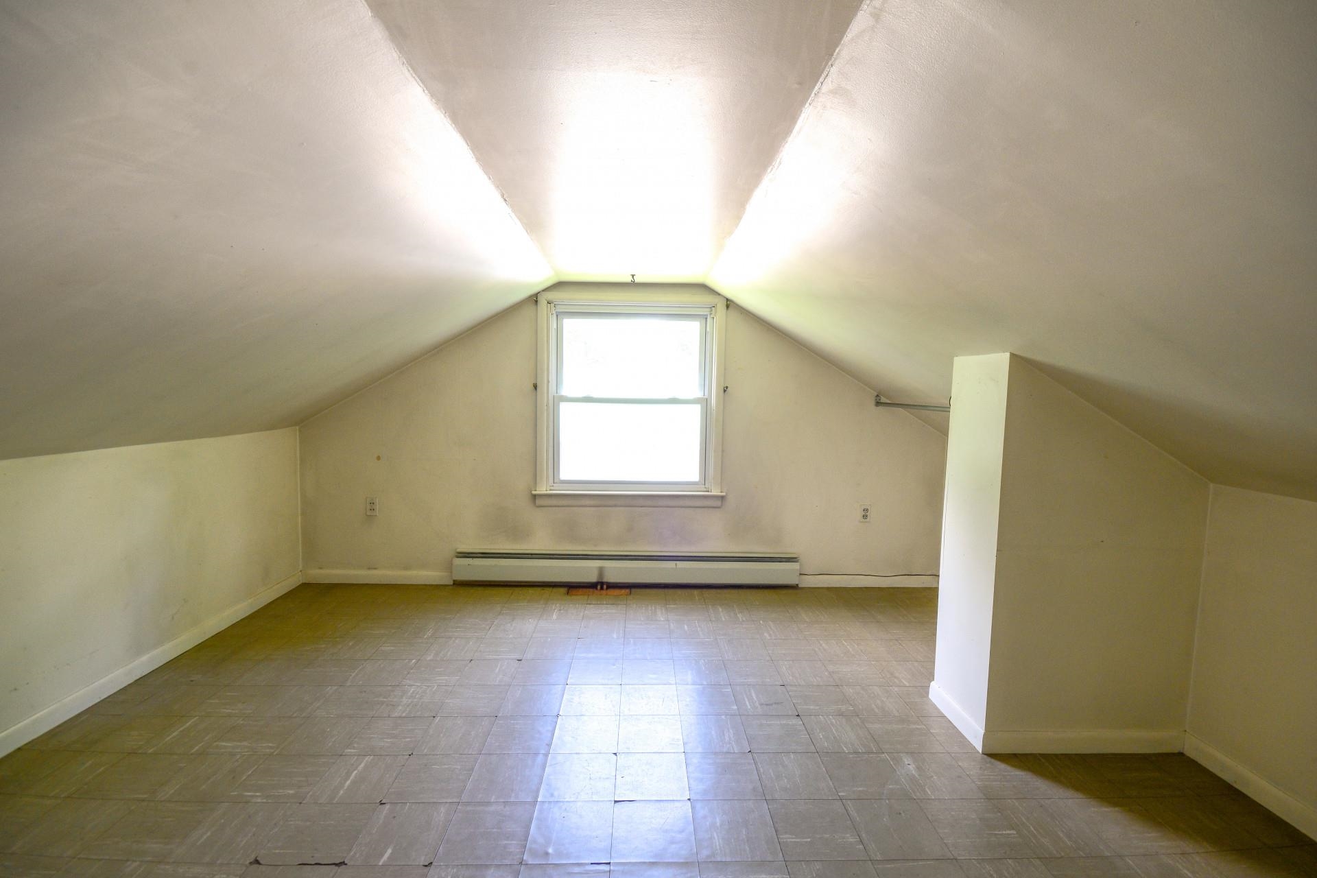 325 Silver Street Bennington, VT 05201 - Photo 11 of 31