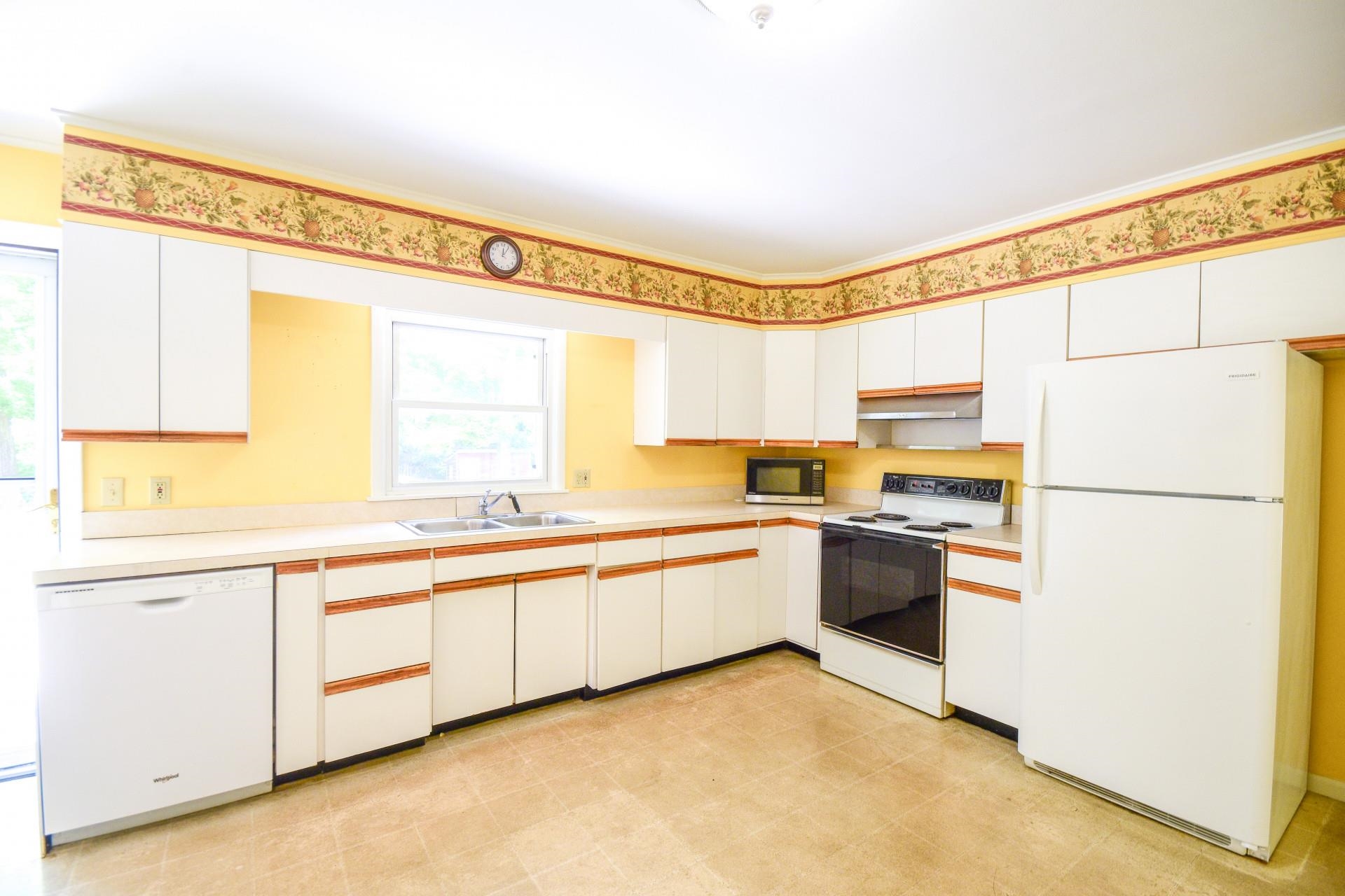 325 Silver Street Bennington, VT 05201 - Photo 3 of 31