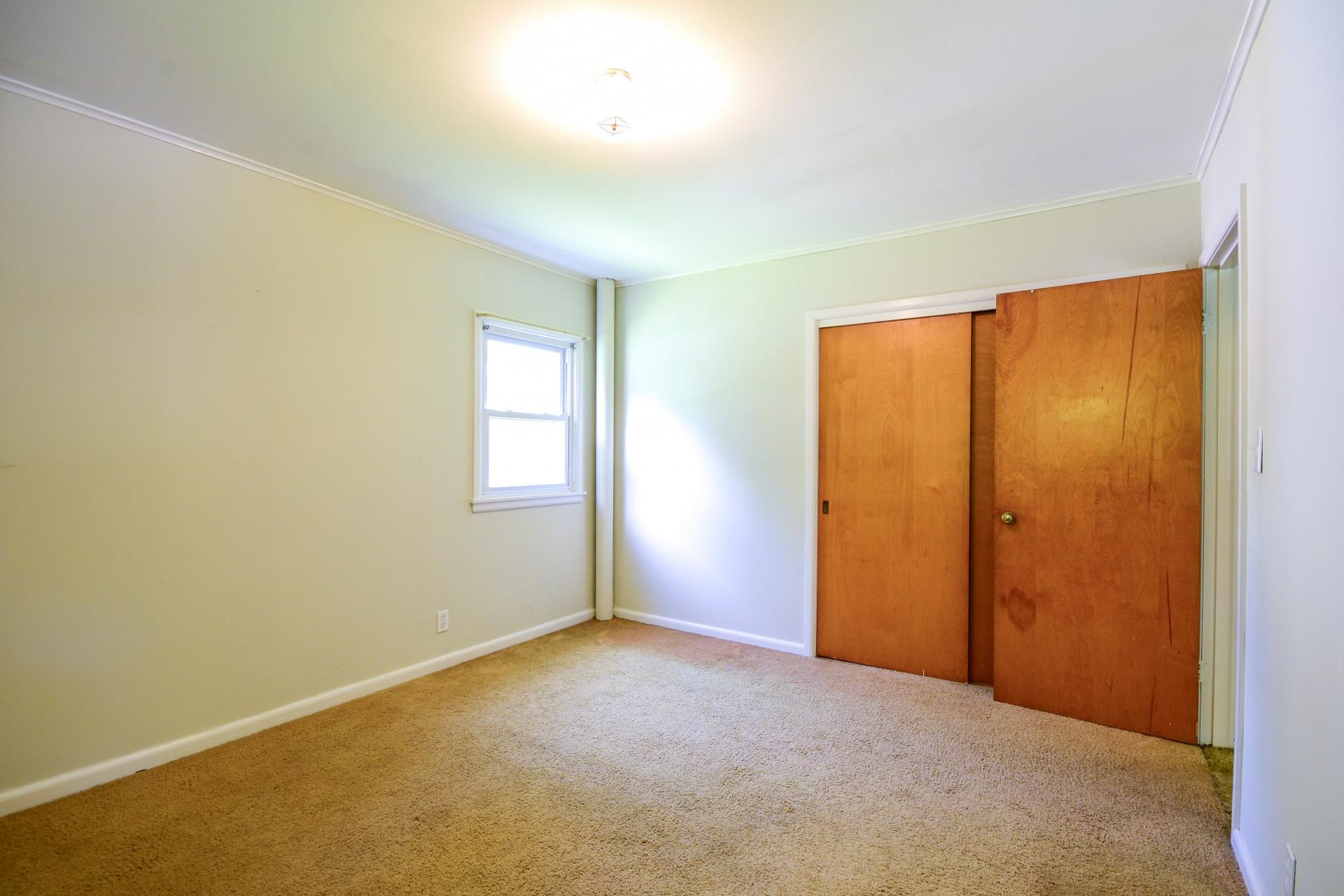 325 Silver Street Bennington, VT 05201 - Photo 8 of 31