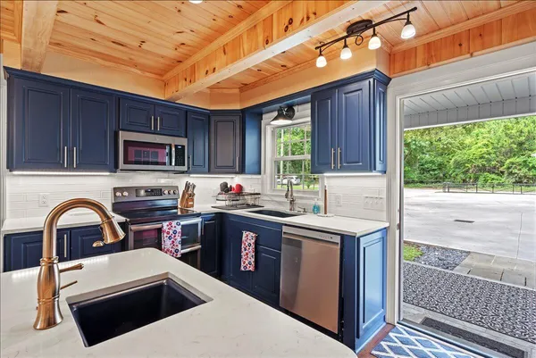 $1,195,000 | 1317 Lakeview Drive, Manning, SC 29102