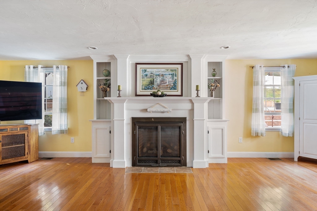 477 Webster Street Marshfield, MA 02050 - Photo 12 of 41