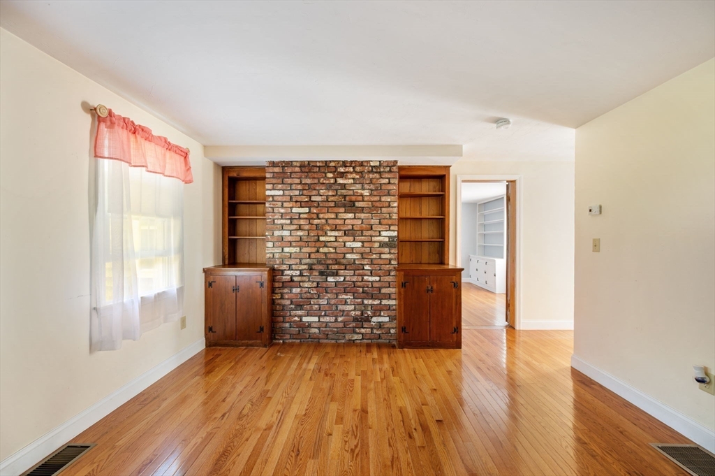 477 Webster Street Marshfield, MA 02050 - Photo 15 of 41