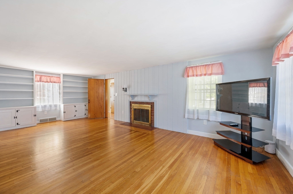 477 Webster Street Marshfield, MA 02050 - Photo 10 of 41