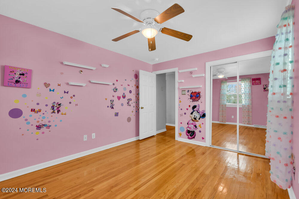 6 Firethorne Road Cherry Hill, NJ 08003 - Photo 33 of 52 a view of a livingroom with wooden floor and a ceiling fan
