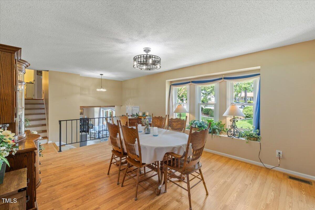 2020 Port Royal Road Raleigh, NC 27609 - Photo 10 of 75 Second level living area