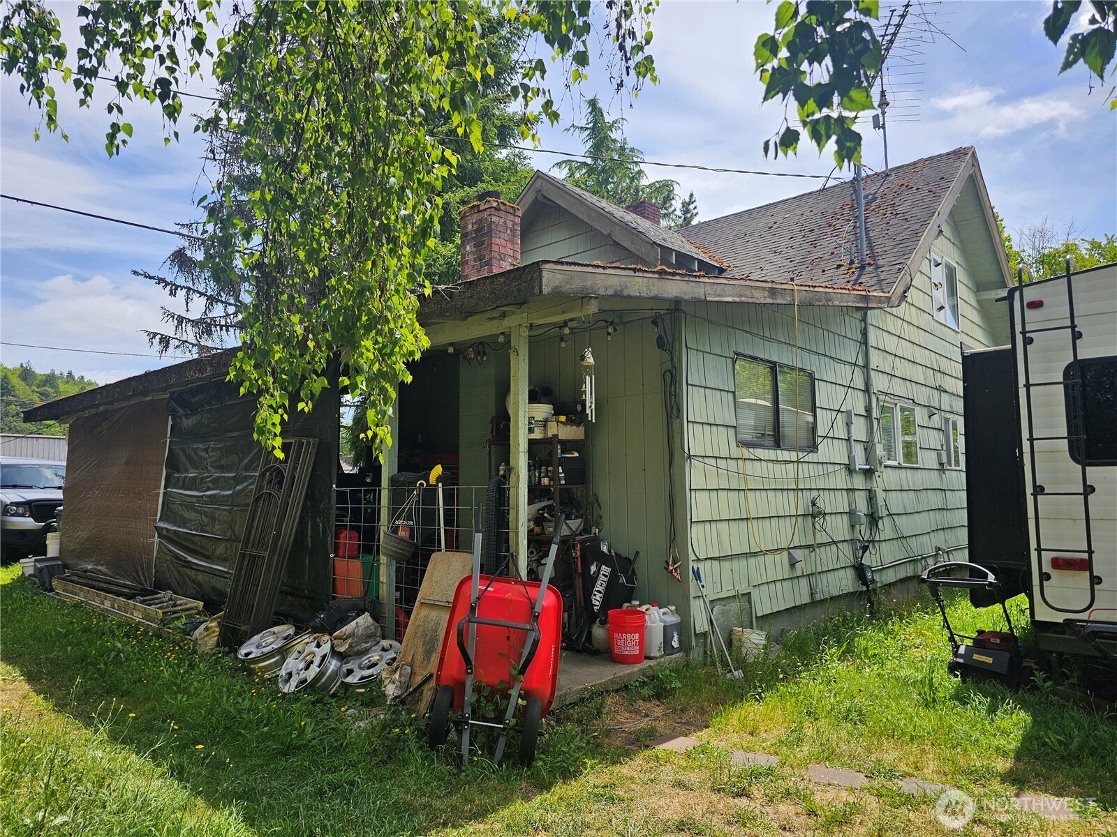 a view of a chair and table in backyard