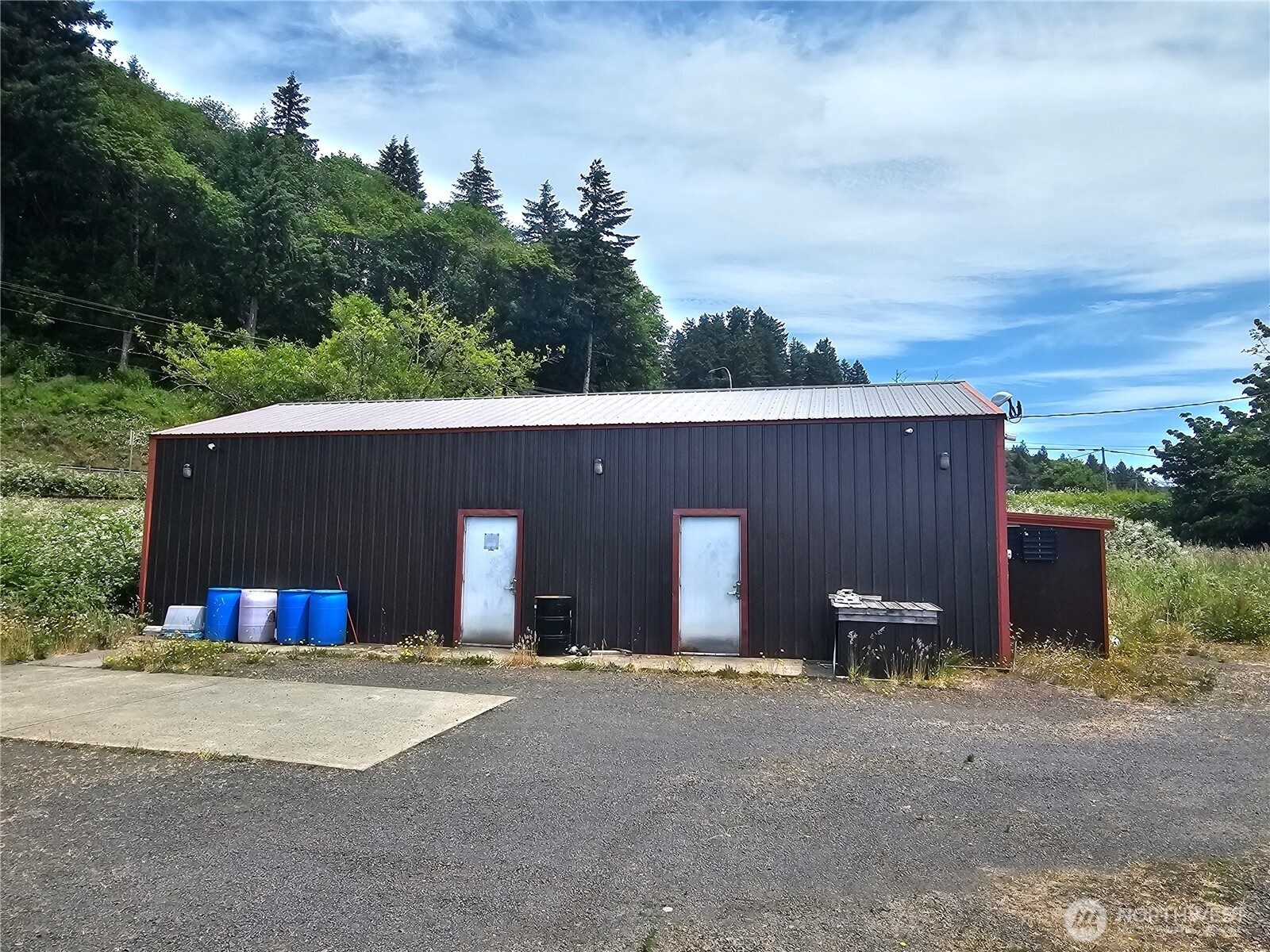 5390 Highway 12 Elma, WA 98541 - Photo 9 of 12 a view of patio with a barn