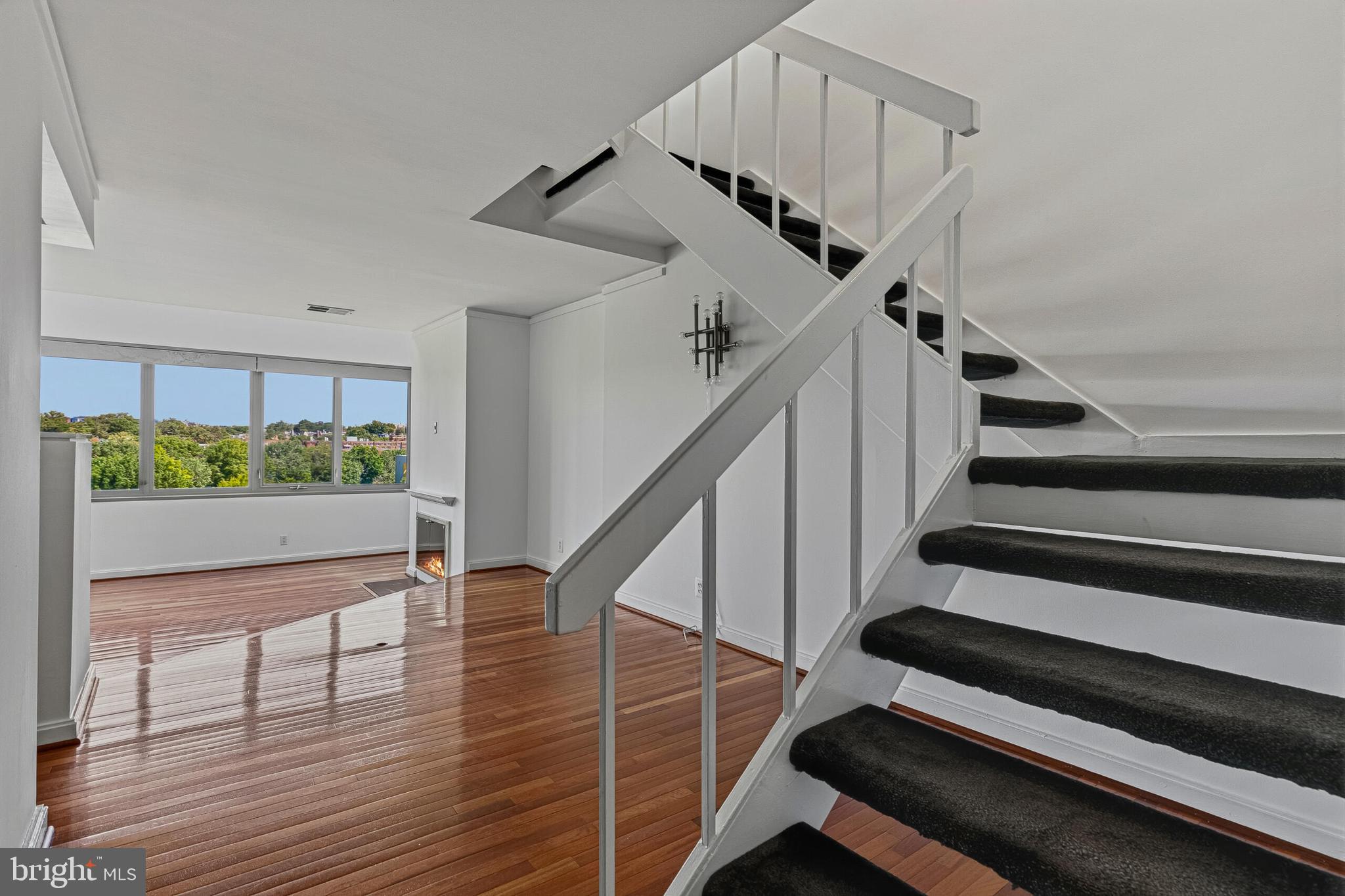 2501 M Street Northwest, Unit 722 Washington, DC 20037 - Photo 9 of 26 Duplex Luxury Condo