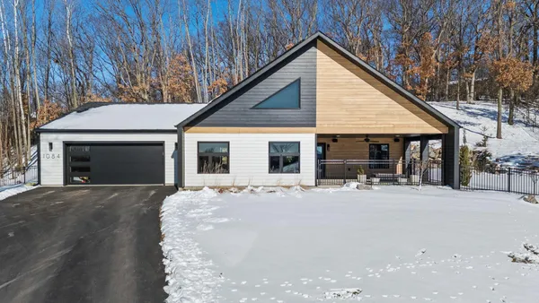 $719,500 | 1084 Autumn Oak Lane, Hudson, WI 54016