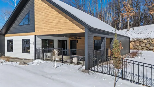 $719,500 | 1084 Autumn Oak Lane, Hudson, WI 54016