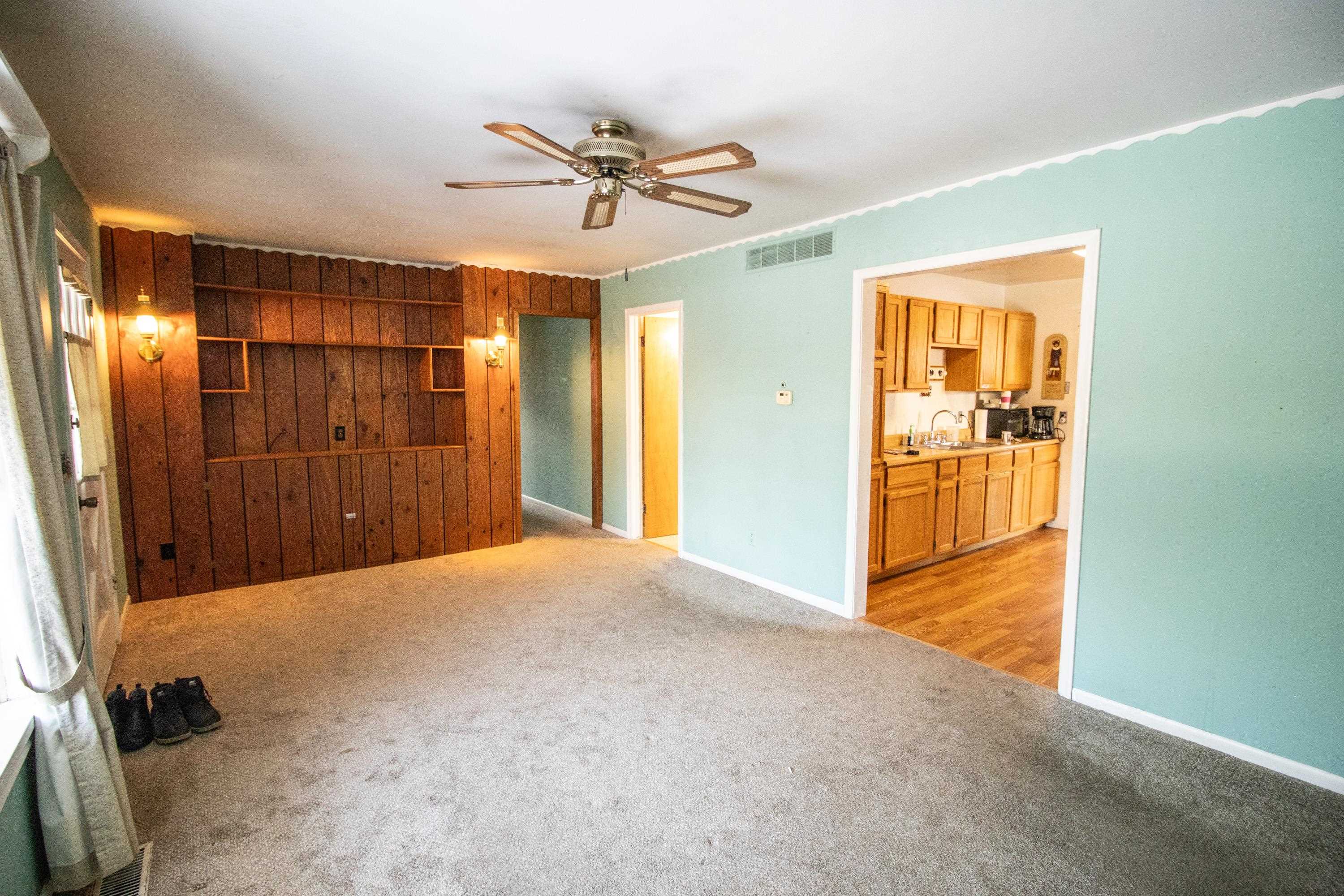 938 State Fenton, MI 48430 - Photo 5 of 39 50131678-562d72e6-f777-4fa0-b38e-a573ce9b6d77.JPG