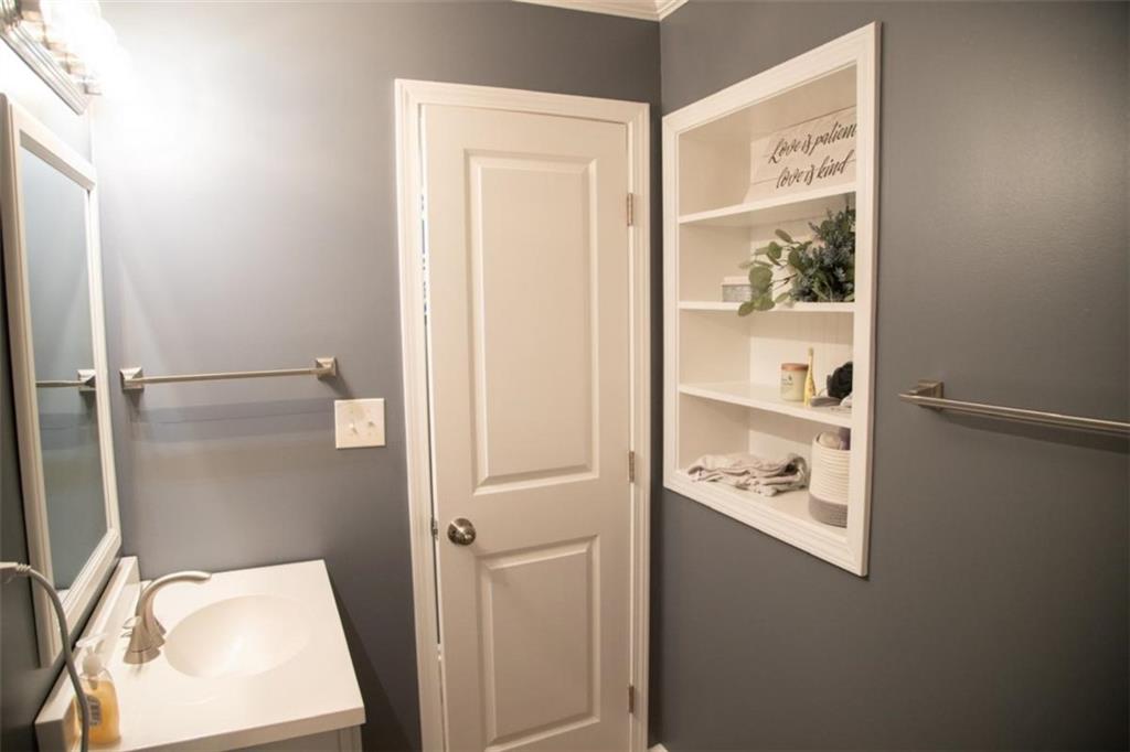 571 Oak Grove Road McDonough, GA 30253 - Photo 13 of 31 a bathroom with a toilet