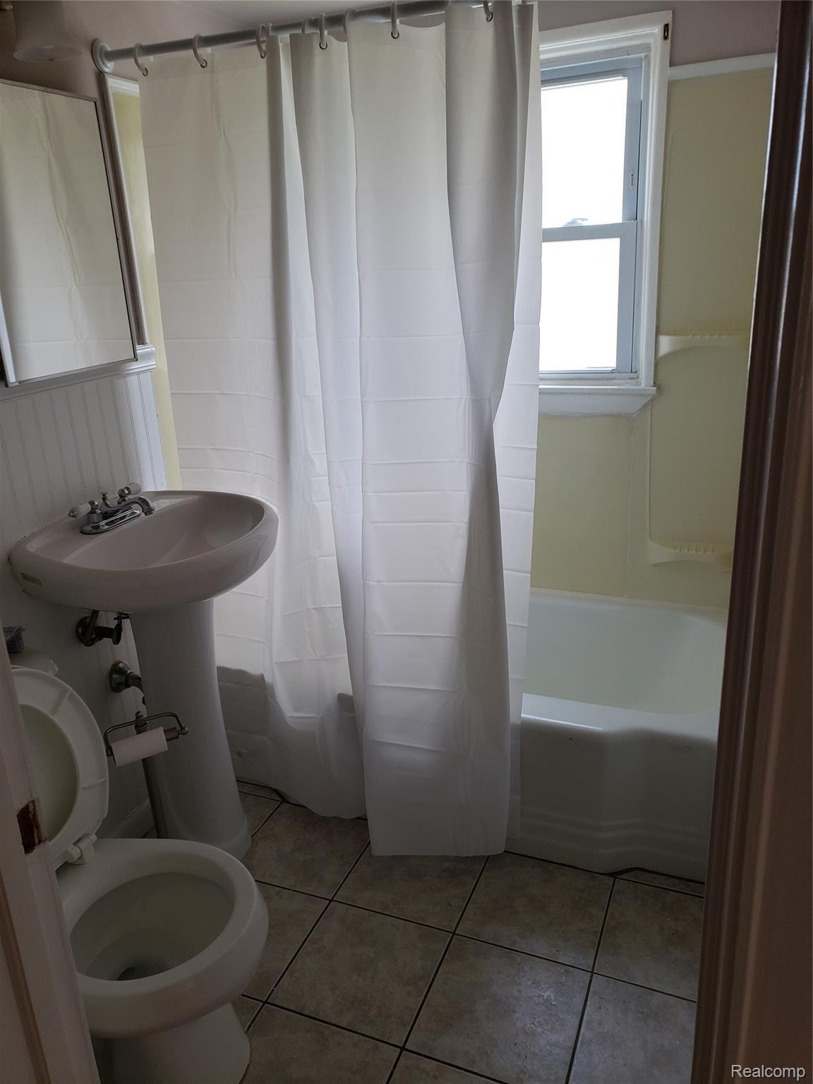 22094 Rausch Avenue Eastpointe, MI 48021 - Photo 23 of 28 20200812_122424.jpg
