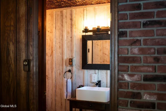 $2,700,000 | 366 Cleverdale Road, Queensbury, NY 12804