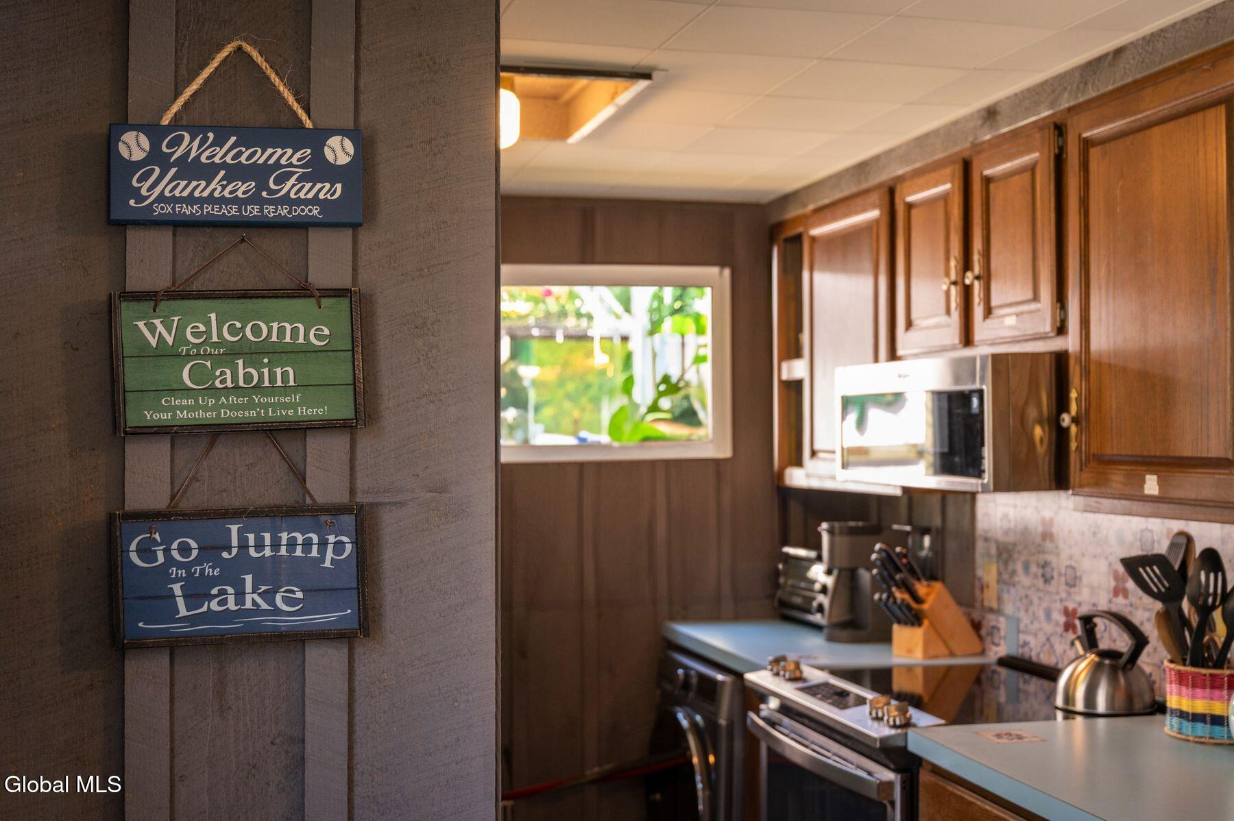 366 Cleverdale Road Queensbury, NY 12804 - Photo 7 of 61 photo_online_007