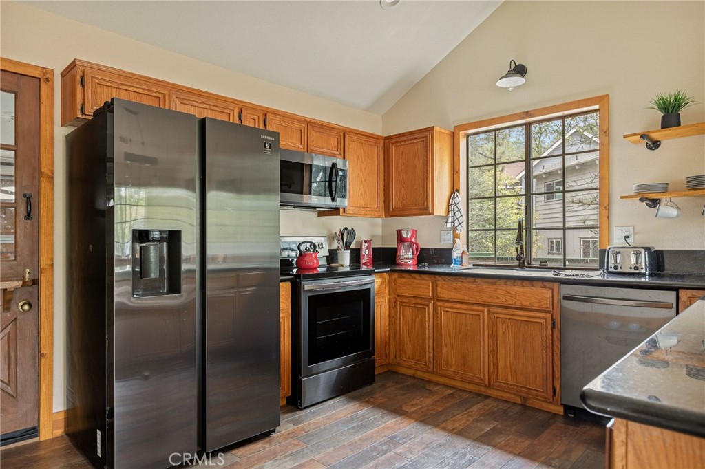 1108 Grass Valley Road Lake Arrowhead, CA 92352 - Photo 31 of 70 Kitchen