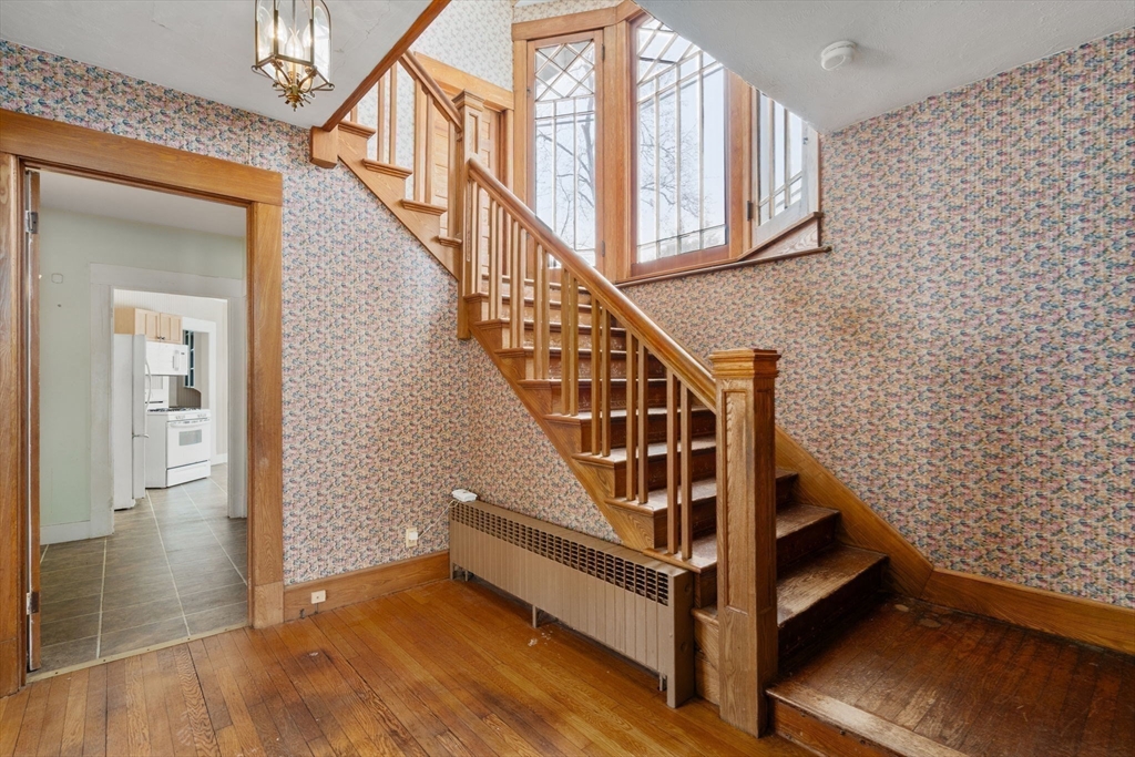 61 Cleveland Street Holyoke, MA 01040 - Photo 11 of 38