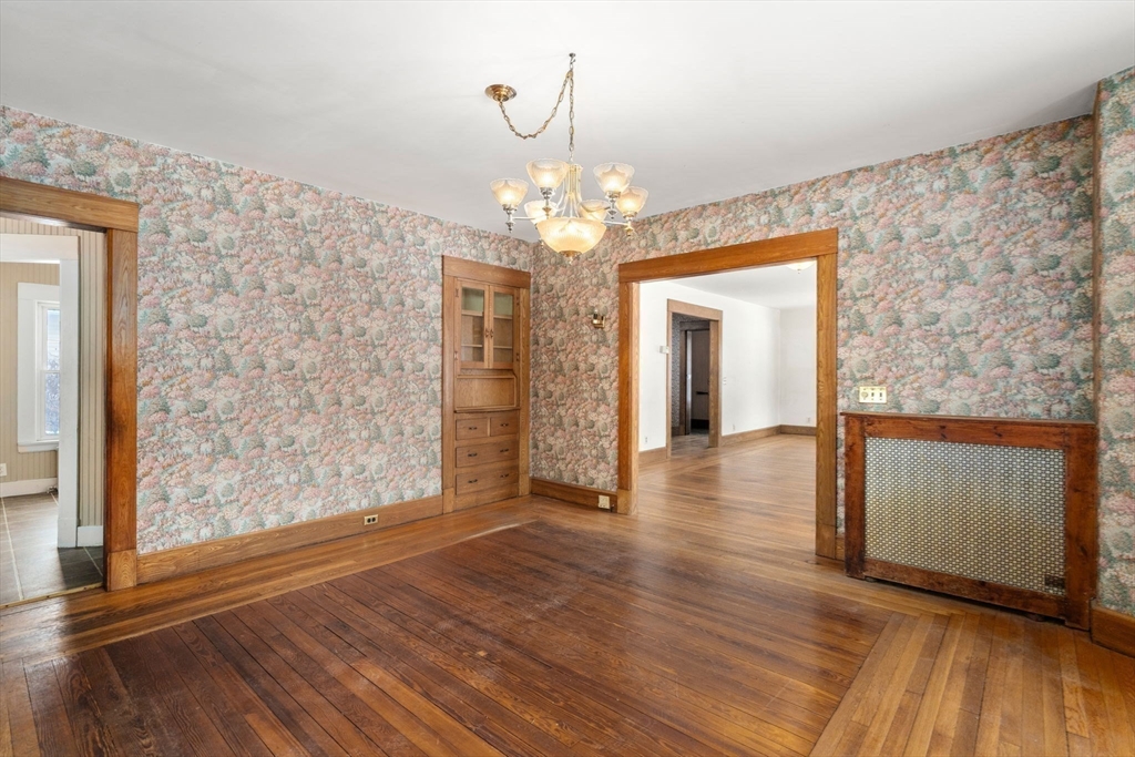61 Cleveland Street Holyoke, MA 01040 - Photo 14 of 38