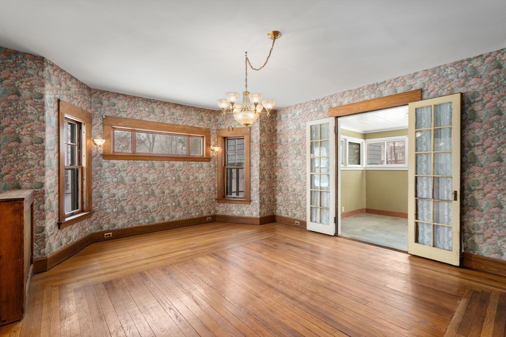 61 Cleveland Street Holyoke, MA 01040 - Photo 15 of 38