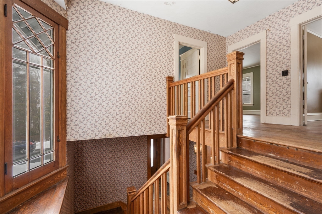 61 Cleveland Street Holyoke, MA 01040 - Photo 24 of 38