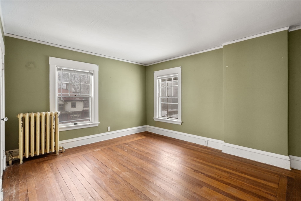 61 Cleveland Street Holyoke, MA 01040 - Photo 26 of 38
