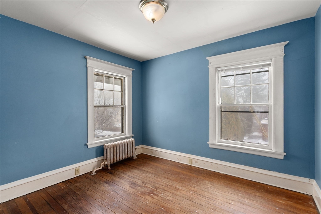 61 Cleveland Street Holyoke, MA 01040 - Photo 27 of 38