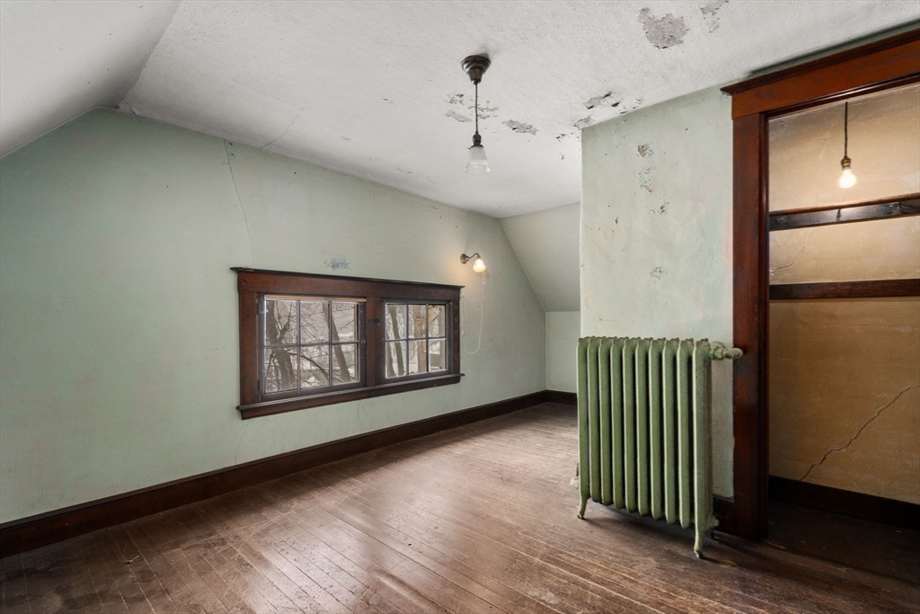 61 Cleveland Street Holyoke, MA 01040 - Photo 33 of 38