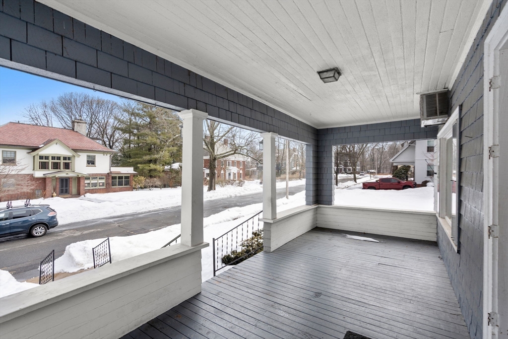61 Cleveland Street Holyoke, MA 01040 - Photo 4 of 38