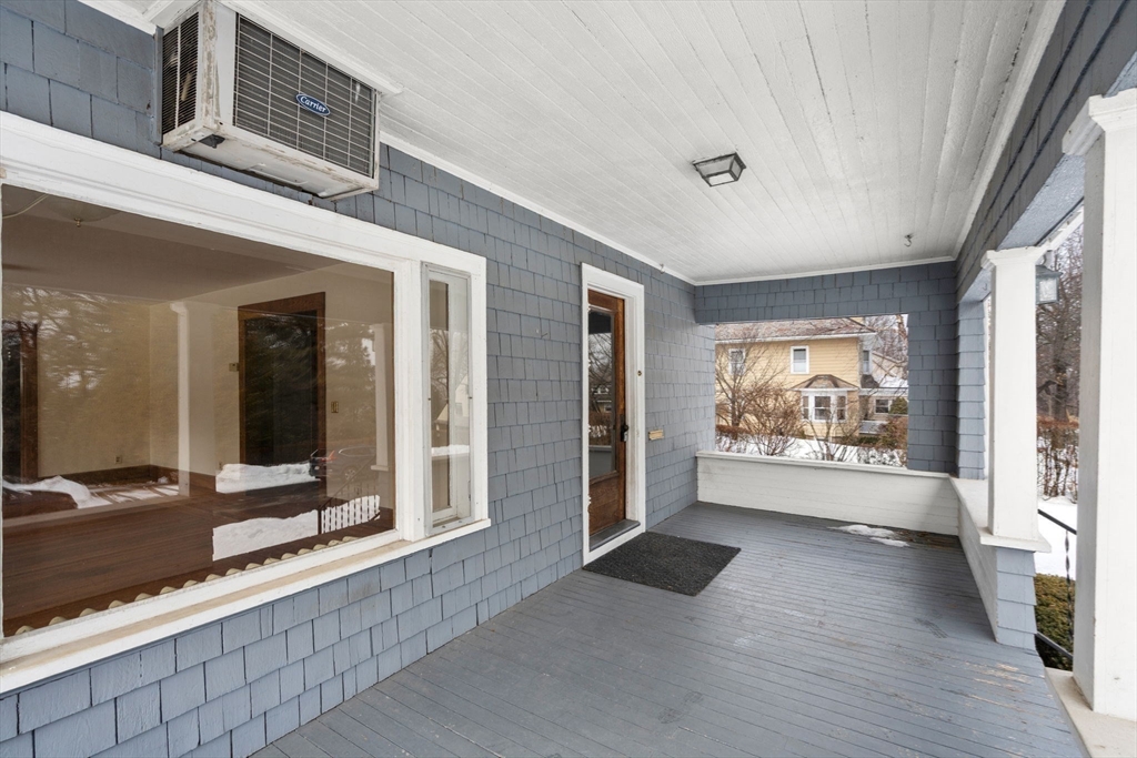61 Cleveland Street Holyoke, MA 01040 - Photo 5 of 38