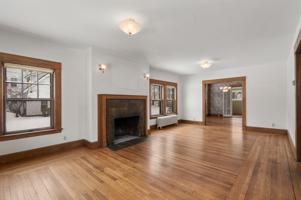 61 Cleveland Street Holyoke, MA 01040 - Photo 6 of 38