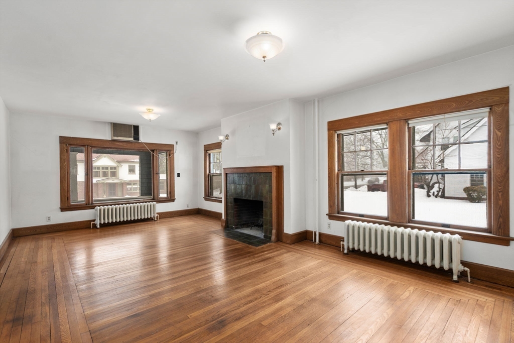 61 Cleveland Street Holyoke, MA 01040 - Photo 8 of 38
