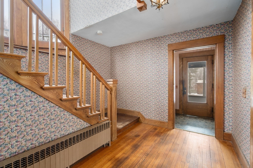 61 Cleveland Street Holyoke, MA 01040 - Photo 10 of 38